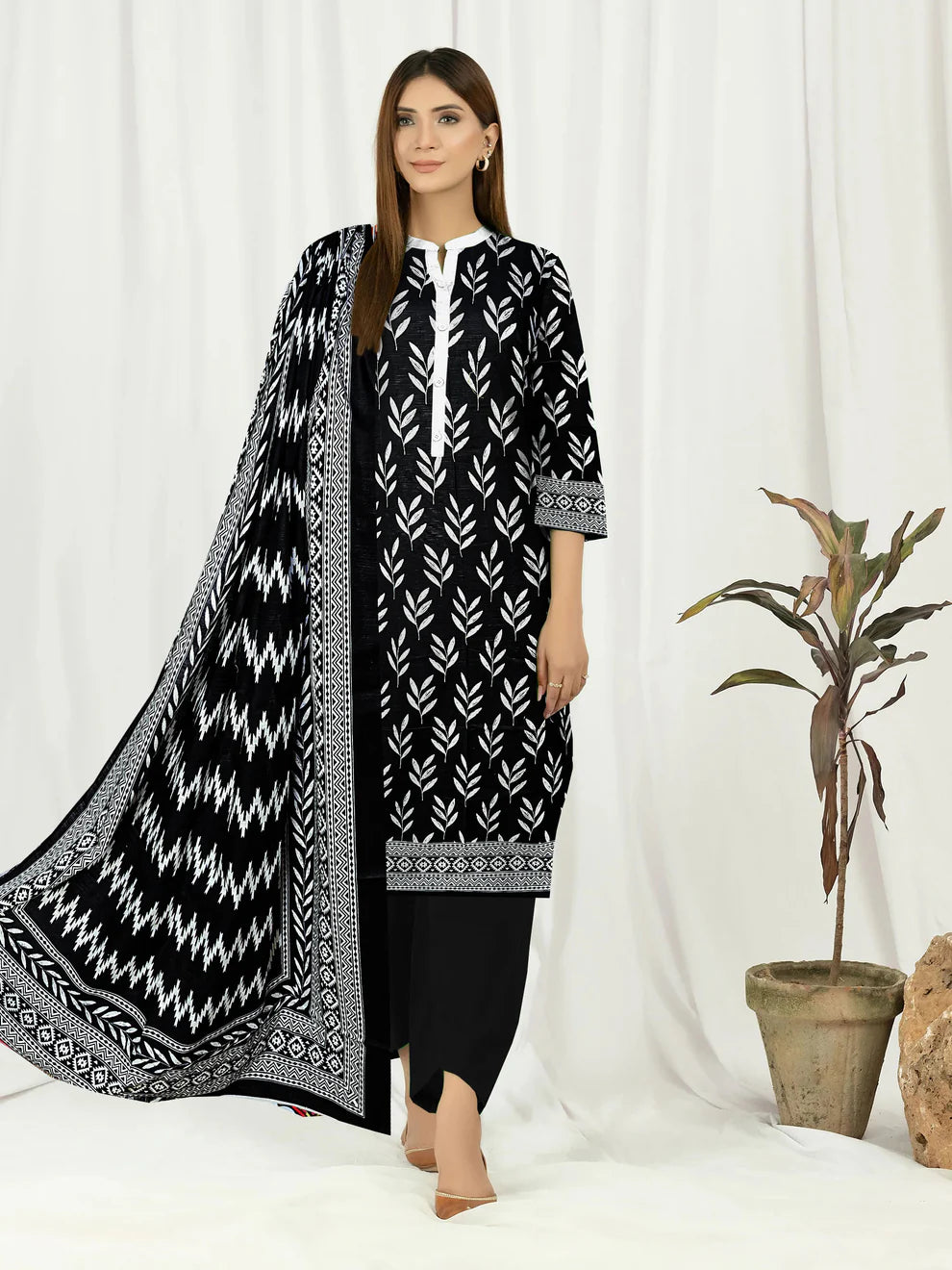 Classic 3 Piece khaddar Unstitched Dress